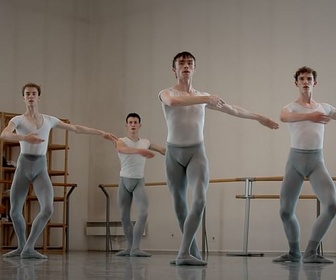 Replay Entrez dans la danse - Seule la danse, dernière année au conservatoire