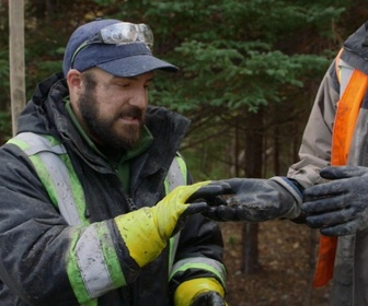 Replay Le mystère d'Oak Island : la course au trésor - S7E4 - L'oeil du marais