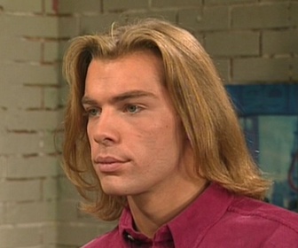 Replay Hélène et les garçons - S02 E06 - Le promoteur