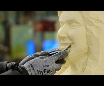 Replay La princesse Kay de la Voie Lactée sculptée dans du beurre selon la tradition de la foire d'État