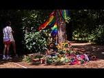 Replay Berlin dévoile un banc arc-en-ciel pour les victimes de l'attaque de la Gay Pride