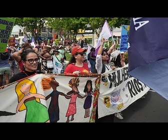 Replay COP30 : des milliers de manifestants et d'indigènes marchent pour le climat