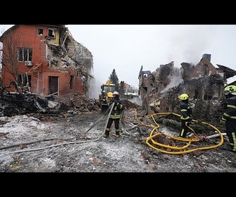 Replay Au moins une personne a été tuée alors que la Russie cible l'Ukraine avec 50 missiles