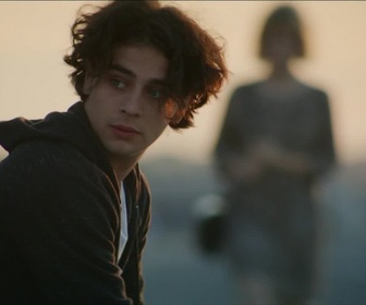 Replay Les grands - S03 E10 - Grandes vacances