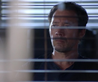 Replay Caïn - S04 E01 - Les prisonnières