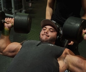 Replay Dopés à la muscu - Adonis