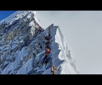 Replay Un alpiniste polonais réalise une descente historique à ski du mont Everest après l'ascension