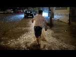 Replay Les inondations laissent des rues et des routes sous l'eau en Catalogne