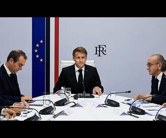 Replay Emmanuel Macron fustige les commentaires stupides de dirigeants étrangers sur les...