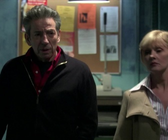 Replay Central nuit - S04 E02 - La Loi de la cité