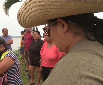 Replay Outre-Mer - Guyane : le temps du deuil, après le chavirage mortel d'une pirogue sur le fleuve Maroni