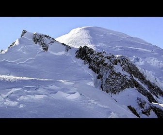 Replay Alpes françaises : sur les grands cols, une neige moins abondante à déblayer cette année