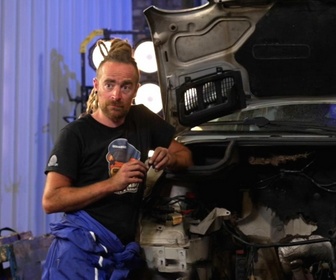 Replay Top Mecanic : 5 jours pour restaurer une épave - S6E26 - Jour 1 - Semaine spéciale animateur de Top Gear France