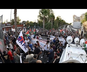 Replay Nouvelle manifestation pro-palestinienne lors de l'escale d'un navire israélien dans le port du...