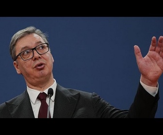 Replay Le président serbe Aleksandar Vučić dénonce une attaque terroriste devant le Parlement