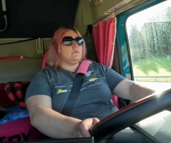 Replay Les routiers : profession chauffeur poids lourd - S2E19 - Pink lady et Vincent