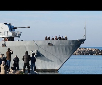 Replay Un navire de la marine italienne a de nouveau transféré des migrants en Albanie