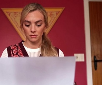 Replay Invitation au voyage - 11/03/2026 - En Islande, une Miss qui préfère les mots