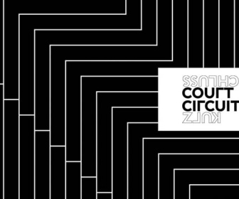 Replay Assis entre deux chaises - Court-circuit