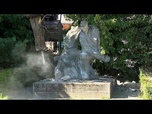 Replay Monument soviétique démantelé en Pologne en vertu de la loi sur les symboles communistes