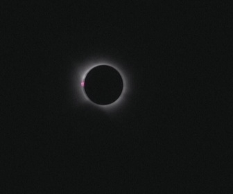 Replay Info éco - Eclipse : l'électricité solaire en berne, l'astro-tourisme au firmament