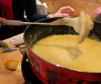 Replay Suisse : la fondue - Voyage en cuisine