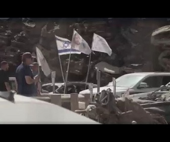 Replay Le cimetière de voitures en Israël devient un mémorial silencieux aux victimes de l'attaque du Hamas