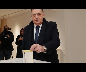 Replay Les Serbes de Bosnie élisent le successeur de Milorad Dodik lors des élections présidentielles...