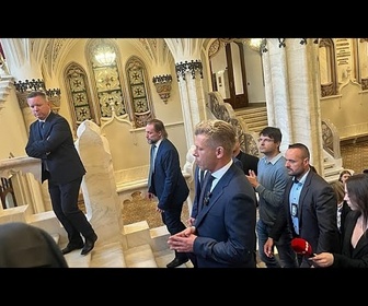 Replay Hongrie : Péter Magyar ouvre l'ancien siège du gouvernement au public et dénonce le luxe du pouvoir