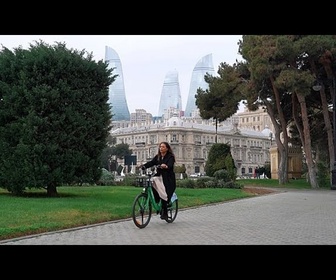 Replay Explorer les contrastes de Bakou, des rues anciennes à la vie urbaine moderne