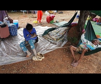 Replay Afflux de familles déplacées au camp de Chong Kal, sur fond de conflit Cambodge-Thaïlande