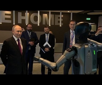 Replay Accueilli par un robot danseur, Poutine annonce 38 nouveaux réacteurs nucléaires