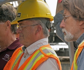 Replay Le mystère d'Oak Island : la course au trésor - S6E22 - Une petite journee pour de grands chevaliers