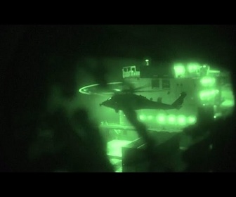 Replay La marine américaine tire sur un cargo battant pavillon iranien et le saisit