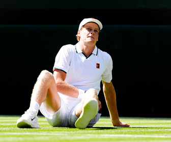 Replay Wimbledon : après avoir chuté et concédé deux sets, Jannick Sinner vient à bout d'un coriace Miormir Kecmanovic