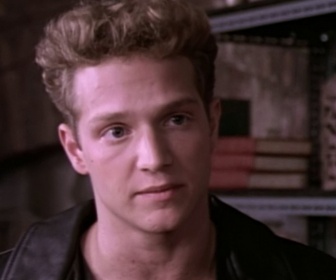 Replay Highlander - S02 E12 - Au nom de la loi