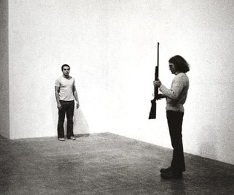 Replay Chris Burden, l'art de la controverse