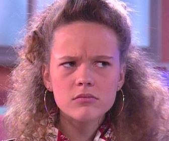 Replay Premiers baisers - S01 E16 - Au secours d'Hélène