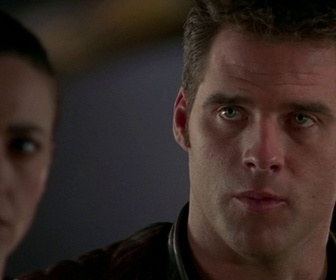 Replay Farscape - S02 E20 - Les Armes, l'argent et les mensonges : Une équipe formidable (2/3)