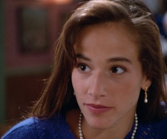 Replay Beverly Hills, 90210 - S01 E12 - Un homme et un couffin