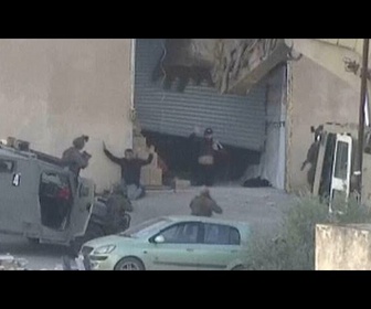 Replay Des forces israéliennes abattent deux Palestiniens qui semblaient s'être rendus