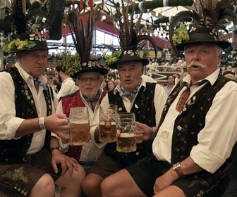Replay Est-il vrai que les Bavarois ne portent que des tenues folkloriques ?