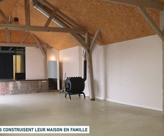 Replay Un jour, un doc week-end - Ils construisent leur maison en famille (1/2)