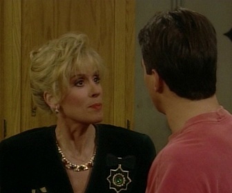 Replay Madame est servie - S08 E15 - Qui porte le pantalon ?