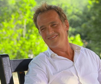 Replay Les mystères de l'amour - S21 E01 - Royale performance