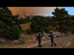 Replay Grèce : les pompiers luttent contre un violent incendie attisé par de forts vents