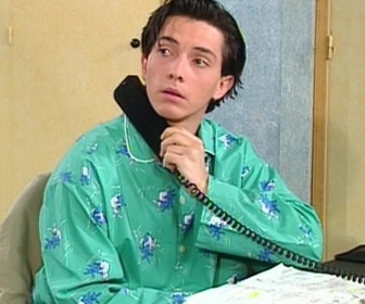 Replay Hélène et les garçons - S04 E15 - Le remplaçant