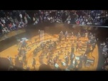 Replay Des manifestants perturbent l'Orchestre philharmonique d'Israël à Paris avec fumigènes et sirènes