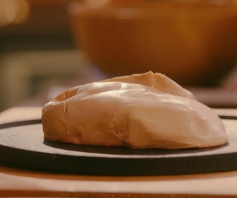 Replay Petits Plats en équilibre - Foie gras poêlé, navet boule d'or de Noël au jus d'orange