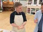 Replay Le meilleur pâtissier : qui sera plus fort que le grimoire de Mercotte ? - Épisode 1 - Partie 2